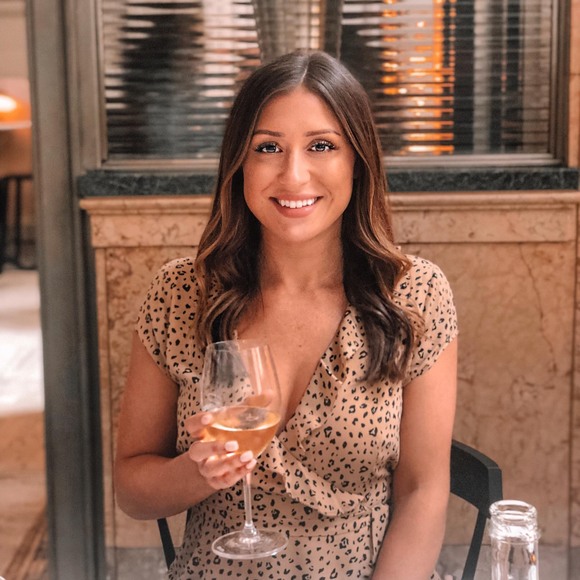 Meet your Posher, Nicole - Picture 1 of 1